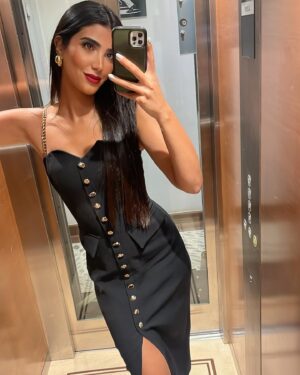 Reem Samy Instagram - Last night @stregiscairo 🎇⚡️

Make up by the one and only @dinaragheb 
Dress @nocturne 
Hair @eslaam.lomaa