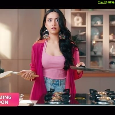 Reem Shaikh Instagram - Reem Sheikh ke saath kitchen mein milega comedy ka swaad jald Laughter Chefs - Unlimited Entertainment par. 👨🍳 Dekhiye #LaughterChefs - Unlimited Entertainment jald hi, sirf #ColorsTV aur @officialjiocinema par. @reem_sameer8