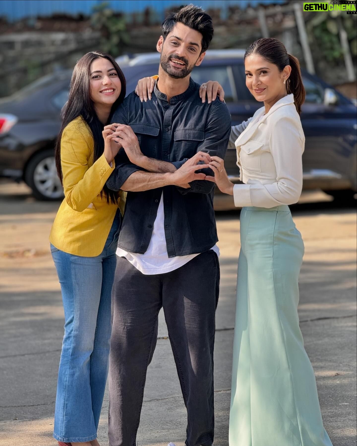 Reem Shaikh Instagram - Unexpected laughs, genuine bonds - that’s the real script behind the scenes! 🎭😄 #BTSAntics