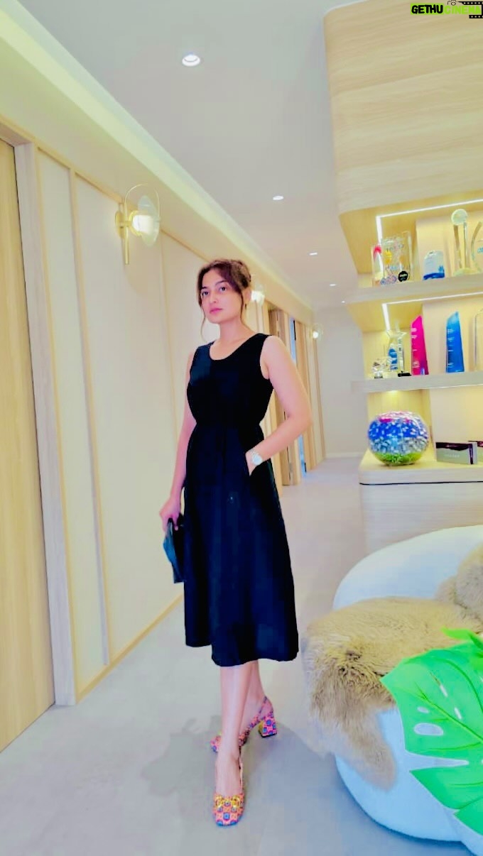 Reen Rahim Instagram - Mati lah nak…korg tengok video ni kat hujung tu aku punye melantak ice cream mcm mane kul ,,time tu 10pm tau❗️ now effect die aku active nak mampos😒 laki aku dah tido sape nk layan aku skrg ni cite die? Ape pon i had a good ‘me time’ today super good🤭 Relekx facial at @my__clinic ✅ Nail spa✅ Good food✅ Great dessert✅ Chill music ✅ Emmm konon nk come back stronger esok, sbb dah refresh,kalu 4pg tak tido lg cite die ape esok ni?..
