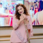 Reen Rahim Instagram – Raya Open House Team @reenrahim_fighter lain sikit lah ek kite buat kat  @maharajakaraoke ..

lame dok usha @maharajakaraoke ni..geram je tengok cantik sgt. 

Ouh yes food die my god sumpah lillah mmg sedap n puas hati sgt. 

bju @ariweddingcouture pulak Membantu cover perut ,kite makan banyak sgt semlam….

Raya nk santai2 dgn  team je ,dan masing2 sporting abis. Love gile vibe semalam.

Walau pun I artis I tak suke rase diri feeling artis,and now I founder I tak nak rase diri feeling boş.tak kuase nk poyo felling ..

Tu semua luaran je. Inside me same je dgn semua org.budak kampung je pon.biase je.

I lagi selesa bile org tak de rase jurang dgn I. Biar semua selesa dan jadi diri sendiri.

And I happy bile team semua happy smlm.ade jugak yg malu2 it’s ok slowly nnt selesa la k❤️

To all my team,
Semoga success dunia dan akhirat Amin..
thank you and I love you..

📹 by @tjdntrmn 
@puterisheema 
@reenrahimteam.my
@reenrahim_empire
@reenrahim_misszarithh
@izahmuhammad
@reenrahimteamsya
@reenrahimteamfiqa
@norzafuanmikail
@reenrahim_melakalee
@reenrahimbeauty_singapore
@soultieys
@reenrahim.teamsheema
@norlizah_mta
@reenrahimhygienewash_larkin
@reenrahimhw_sue
@reenrahim.teammasz
@zulida_cikda
@hazimah_noor
@reenrahimhw.lunaolumis
@reenrahim_teamspore
@reenrahimhygienew
@aisyatunnabilah 
@nazatulsyima

#reenrahimhygienewash
#reenrahim #hygienewashformen 
#femininewash #pencuciwanita #pencucilelaki 
#femininehygiene #femininecare #mencare
#maharajakaraokexreenrahim #openhouserayareenrahim #reenrahimhygienewash #maharajakaraokeioiputrajaya #maharajakaraoke #reenrahim #teamreenrahimfighter