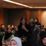 Reen Rahim Instagram - kalau nk berjaya kite kene lah cucuk rapat mereka yg dah berjaya betul tak❓ @real_feedback_of_customers @reenrahimhygienewashhq @reenrahim_fighter
