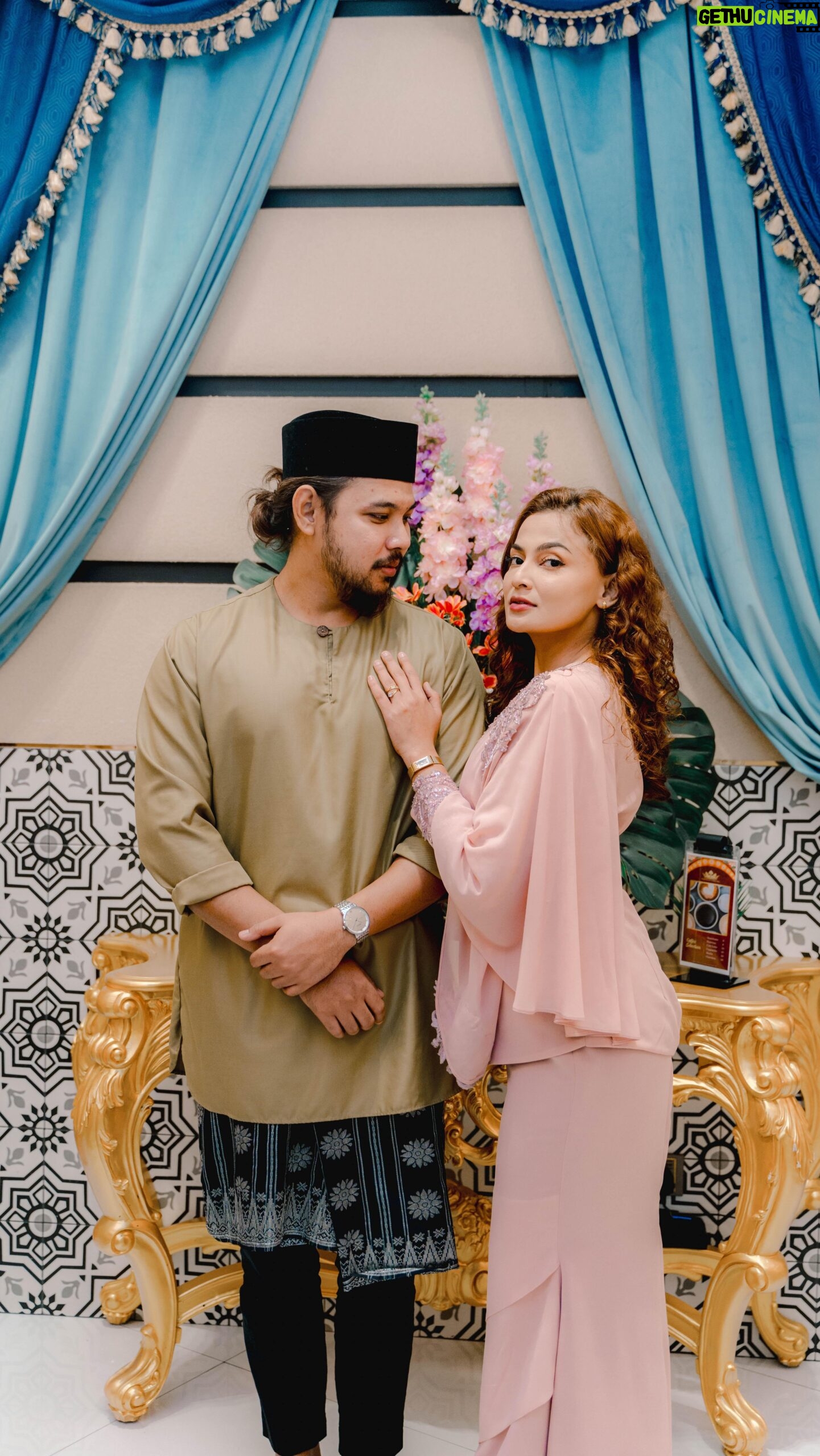 Reen Rahim Instagram - Geng jarang2 matang❤️ @maharajakaraoke @ariweddingcouture @reenrahimhygienewashhq #reenrahimhygienewash #reenrahim #hygienewashformen #femininewash #pencuciwanita #pencucilelaki #femininehygiene #femininecare #mencare #maharajakaraokexreenrahim #openhouserayareenrahim #reenrahimhygienewash #maharajakaraokeioiputrajaya #maharajakaraoke #reenrahim #teamreenrahimfighter