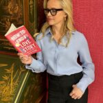 Reese Witherspoon Instagram – Our May @reesesbookclub pick is here! #HowToEndALoveStory by @yulin.kuang is about what happens when two writers with a complicated history end up working on the same TV show… but can they re-write their story? Check out this Reese’s Book Club pick wherever you get your favorite reads! ✍️📚💫

*Author’s Note: This story contains on-the-page discussions of complicated grief, suicide loss, and the death of a sibling.
