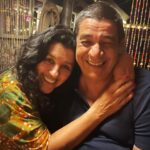 Regina Casé Instagram – Viva @zecapagodinho!!!
Dia da melhor risada!
Dá melhor zoação!
Dia do meu amigo adorado!
Dia do meu irmão amado!
Como é bom a gente junto,nossas famílias juntas..
Você já me deu muitas 
“provas de amor “ nos risos e nas lágrimas  e agradeço tanto por isso…
Que nosso pai lhe dê muita saúde pra gente ficar velhinhos  curtindo e brincando com os nossos netinhos!
O que eu mais quero é te ver assim,rindo,feliz!!!!
Feliz aniversário!!!!!!!