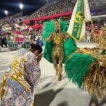 Regina Casé Instagram – Um #tbt para quem assim como eu já está morrendo de saudade do carnaval?
Que delícia esses encontros pela avenida!!
@_leandrovieirarj meu amor que fez esse desfile lindo da @imperatrizleopoldinenseoficial!
minha amiga @taisdeverdade que estava maravilhosa na @oficialportela!
Gente, e que sonho que foi desfilar na @granderio! E de onça! 🐆

#ReginaCase #GrandeRio #Carnaval