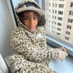 Regina Casé Instagram – All I Want For Christmas é isso aí! 🎅🏻🎄
Meus amores grudadinhos em mim em Nova York! ❤️🗽

#ReginaCase #NewYork #newyorkchristmas