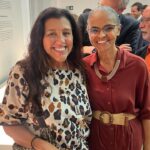 Regina Casé Instagram – Ontem, vivi um momento muito emocionante na inauguração do Museu do @jardimbotanicorj! 
Dei voz à Sumaúma (Ceiba Pentandra), a rainha da floresta, a árvore mais linda da Amazônia. 
Adorei interpretar esse papel. Que personagem grandioso, que meu Yoyô, @eciavatta, me deu de presente nesta imersão tão comovente e deslumbrante que ele fez. 
E mais incrível foi encontrar a querida ministra do Meio Ambiente, @marinasilvaoficial , e vermos juntas, pela primeira vez, essa homenagem para a floresta que nós duas amamos tanto! 
Viva a Amazônia
Viva @eciavatta 
Viva o novo museu do @jardimbotanicorj
Corram para lá e levem as crianças! 🌳

#ReginaCase #JardimBotanicoRJ #Amazonia