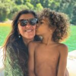 Regina Casé Instagram – Domingo de Páscoa com a família! 
Mergulhar na natureza é também uma forma de louvar a Deus…
É nela que eu sinto mais forte a presença Dele! 🤍
