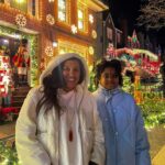 Regina Casé Instagram – All I Want For Christmas é isso aí! 🎅🏻🎄
Meus amores grudadinhos em mim em Nova York! ❤️🗽

#ReginaCase #NewYork #newyorkchristmas