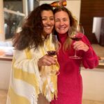 Regina Casé Instagram – Hoje é dia dela!!! 
Minha amiga adorada!! 
Juntas vamos das fofocas mais bobocas até as confidências mais profundas! 
Te amo, Adriana Esteves ❤️ 

#ReginaCase #AdrianaEsteves #Amizade