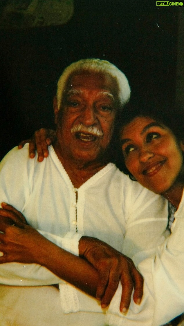 Regina Casé Instagram - Hoje, Dorival Caymmi faria 110 anos. Sempre fui apaixonada por ele, desde pequenininha. Por ele e por suas músicas. Essa entrevista eu fiz no dia que ele fez 80 anos. Ele me deu a honra de ser sua convidada para fazer a matéria dos seus 90 anos lá num sítio, em Minas, onde ele estava vivendo. Então, eu tive a chance de celebrar junto com ele os 80 e os 90!! Muita sorte, né, que eu tenho nessa vida?? Que homem lindo. Mestre dos mestres!! ❤️ #ReginaCase #dorivalcaymmi #MusicaBrasileira