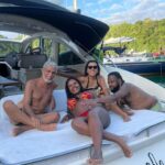 Regina Casé Instagram – Meu compadre @xandedepilares escondendo a barriguinha e minha comadre @mikimbeth exibindo o barrigão!!!!😂🤣😂
Vem Estrela minha afilhadinha !
Vem Estrelinha que a gente já te ama muito!🌟🌟🌟🌟🌟🌟🌟🌟🌟🌟🌟🌟🌟🌟🌟