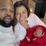 Regina Casé Instagram – Um dos presentes mais lindos que eu recebi esse ano foi a ESTRELA! 🌟💫
Sim, esse é o nome dela, dessa menininha linda, filha da @mikimbeth e @xandedepilares 
A Dinda já está completamente apaixonada por você, meu amor!!! ❤️

#ReginaCase