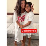 Regina Casé Instagram – Eu sei que é uma loucurinha trazer essa foto que eu postei hoje cedinho do story pro feed! 
Mas é que eu adorei tudo nela…
Adorei matar a saudade do Roque!
Adorei a carinha da gente!
O cabelo da gente!
Os pezinhos da gente! 
Tudinho ❤️
Não é lindo o meu filho? ❤️

#ReginaCasé #Familia #filho