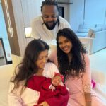 Regina Casé Instagram – Um dos presentes mais lindos que eu recebi esse ano foi a ESTRELA! 🌟💫
Sim, esse é o nome dela, dessa menininha linda, filha da @mikimbeth e @xandedepilares 
A Dinda já está completamente apaixonada por você, meu amor!!! ❤️

#ReginaCase