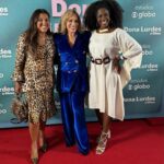 Regina Casé Instagram – Quinta-feira, dia 28 de março, chega ao cinema Dona Lurdes, o filme!
Ontem tivemos uma noite de pré-estreia para a equipe! 
E foi tão amoroso e bonito quanto nas filmagens. 
Agradeço a todos os parceiros, muitos se tornaram amigos, outros quase da família…
Rever os antigos companheiros que juntos atravessaram a pandemia, as duas fases da novela…
E ter a chance de estar de novo em encontro com atores e atrizes maravilhosos!
E festejar os novos encontros!
Quanto amor! 
Amor de mãe! 
Amor de Dona Lurdes!
O filme é leve, engraçado, foi bom ver as pessoas saindo de lá como se tivesse recebido um colinho dessa mãe. 
Espero vocês na telona! ❤️

Quem vai assistir???