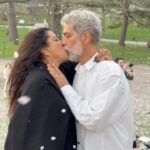 Regina Casé Instagram – Parece neve, né? Mas não é. 
Parece no Japão, né? Mas não é. 
Parece amor. E é!
Amor de verdade!
Eu e o meu Yoyô no Central Park, em Nova York, recebendo o carinho das pequenas pétalas de cerejeira. 
SAKURA, que o vento trouxe pra gente. 
Love is in the air! ❤️

@eciavatta 

#ReginaCase #NewYork #NovaYork #manhattan #Love #CentralPark