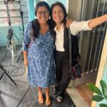 Regina Casé Instagram – ACABOU! 
Ontem terminamos um trabalho lindo! 
Que delícia e privilégio viver Dona Lurdes mais uma vez! 
Maravilhoso encontrar meus amores no set para contarmos mais histórias juntos ❤️
Não sei nem por onde começar a agradecer…
Vou pelo caminho de agradecer a @manueladiasautora , ao diretor @crismarquesreis e TODA essa equipe apaixonante que trabalhou tanto e tão lindamente para fazer esse filme acontecer! 
Agradecer ao elenco (que eu estava morrendo de saudade) e aos meus novos e maravilhosos parceiros de cena!
Teve dancinha e muito amor! 
Mal posso esperar para ver com vocês! 
Imagina só Dona Lurdes na telona??? 😍😍
Obrigada, mais uma vez, a todos!
Dona Lurdes, o Filme, em breve nos cinemas! ❤️ 

#ReginaCase #AmorDeMae #DonaLurdesOFilme