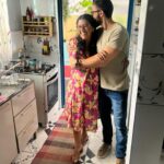Regina Casé Instagram – ACABOU! 
Ontem terminamos um trabalho lindo! 
Que delícia e privilégio viver Dona Lurdes mais uma vez! 
Maravilhoso encontrar meus amores no set para contarmos mais histórias juntos ❤️
Não sei nem por onde começar a agradecer…
Vou pelo caminho de agradecer a @manueladiasautora , ao diretor @crismarquesreis e TODA essa equipe apaixonante que trabalhou tanto e tão lindamente para fazer esse filme acontecer! 
Agradecer ao elenco (que eu estava morrendo de saudade) e aos meus novos e maravilhosos parceiros de cena!
Teve dancinha e muito amor! 
Mal posso esperar para ver com vocês! 
Imagina só Dona Lurdes na telona??? 😍😍
Obrigada, mais uma vez, a todos!
Dona Lurdes, o Filme, em breve nos cinemas! ❤️ 

#ReginaCase #AmorDeMae #DonaLurdesOFilme