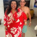 Regina Casé Instagram – Amiga que é amiga tapa a barriguinha do aniversariante pra ele ficar fininho….
Nem precisa por ele sempre tá bem na foto,né?
Te amo @zecapagodinho ❤️
Quem não ama????❤️