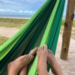 Regina Casé Instagram – Yayá e Yoyô fugiram esses dias pra ficar quietinhos…
Daqui a pouco chegam nossos meninos que a gente morre de saudade…
Mas como foi bom esses diazinhos só nós dois né, @eciavatta ?🩵💛