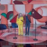 Regina Casé Instagram – Se eu já fico alucinada quando vejo Maria Bethânia no palco sozinha ou Caetano no palco sozinho…
Não consigo nem imaginar a emoção que vai ser esses dois juntos!
Ontem, na linda homenagem que eles receberam no Caldeirão do Mion, deu pra sentir um pouco do que vai ser essa maravilha. 
Não sei se meu coração vai aguentar. 
Esses dois são tão importantes pra mim…
 Meus faróis, meus guias!! 
Quem mais, como eu, é completamente apaixonada por Caetano e Bethânia? ❤️

#ReginaCase #CaetanoVeloso #mariabethânia #caetanoebethania