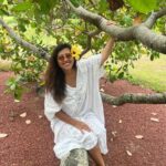 Regina Casé Instagram - Que sexta… Sobe na árvore,dorme na sombra,pula no rio,brinca na areia,mergulha no mar… 🙌🏽🙌🏽🙌🏽🙌🏽🙌🏽🙌🏽🙌🏽🙌🏽🙌🏽🙌🏽🙌🏽🙌🏽🙌🏽🙌🏽🙌🏽 Que sexta…