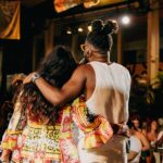 Regina Casé Instagram – Eu estarei pra sempre assim, ombro a ombro com você @reginacase !

Minha missão da vida agora é te devolver esse caminhão de coisas lindas que vieram pra minha vida através do seu amor por mim, sua vontade de me ajudar a brilhar me transformou numa coisa que nem eu acreditava que poderia me tornar, o Feyjão de festa que você me disse, lembra? 

Agora realmente existe porque você me mostrou para quem precisava me ver.

Fora o tanto de amor, de suporte, de ensinamentos, tanto colo que você me dá. Eu vou suar a camisa pra te devolver isso, pagar tudo em amor de volta!

Ajudar a cuidar de você pra você estar sempre feliz, sorridente, radiante como estava na festa dos inacreditáveis 70…

Te amo infinitamente ❤️