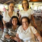 Regina Casé Instagram - 95 anos de nossa amada Mãe Carmen Iyalorixá do @terreirodogantois !!! Criei meus filhos e meus netos nesse colo generoso e protetor e fico feliz vendo o amor tão grande que eles tem por Ela!!! Nem sei como agradecer todo carinho e cuidado com nossa família ,que hoje muitas vezes se confunde com a sua! Salve! Salve! Saúde pra essa grande sacerdotisa e amiga tão querida! Viva Mãe Carmen do Gantois! Feliz aniversário!!!!!⭐️