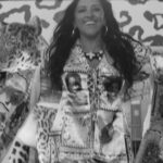 Regina Casé Instagram – Acabei de receber esse vídeo incrível!
Olha aí o astral do meu aniversário! Ainda estou em êxtase! 
Vou agradecer todo dia a todos que fizeram essa festa pra mim…
E acho que vou postar todos os dias, por um bom tempo, porque é tanta coisa que eu ainda nem contei pra vocês…
Querem ver?? 🐆❤️

Crédito 🎥: @agenciapreta.br 

#ReginaCase #Case70