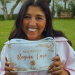 Regina Casé Instagram – ESTRELA!!!! ⭐️
Esse vai ser o nome da minha afilhada!
Que festa linda! Que dia emocionante! 
Emoção genuína, as famílias vibrando, convidados sambando alegres…
Que honra! Que alegria esse presente que @xandedepilares e @mikimbeth me deram!
Estrela, a dinda já te ama muito! ❤️