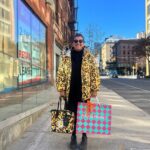 Regina Casé Instagram – All I Want For Christmas é isso aí! 🎅🏻🎄
Meus amores grudadinhos em mim em Nova York! ❤️🗽

#ReginaCase #NewYork #newyorkchristmas