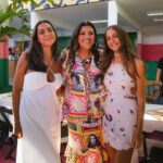 Regina Casé Instagram – Hoje, dia da mulher, eu começo mostrando essa aí, @beneditazerbini, minha filha, que me tornou mãe, me ensinou a gostar de ser mulher, a querer ser mulher, a amar uma outra mulher. 
Ela e outras mulheres incríveis organizaram essa festa linda para mim, e muitas foram me beijar e abraçar, como #AdrianaEsteves, @virginiacase, @patycase, @pretagil, @violetazerbini, @rita.zerbini, @sophiecharlotte1, @leticiacolin, @paulamiller, @clakopke, @donadamangueira, @taisdeverdade e @tete.pagodeira e mais tantas e tantas que não cabem aqui no carrossel, mas que moram no meu coração. 
Obrigada, mulheres. 
E a todas essas mulheres, as que eu já amo e admiro, e a todas que eu ainda vou conhecer, amar, admirar e aprender com elas. ❤️ 

#ReginaCase #Case70