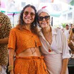 Regina Casé Instagram – Hoje, dia da mulher, eu começo mostrando essa aí, @beneditazerbini, minha filha, que me tornou mãe, me ensinou a gostar de ser mulher, a querer ser mulher, a amar uma outra mulher. 
Ela e outras mulheres incríveis organizaram essa festa linda para mim, e muitas foram me beijar e abraçar, como #AdrianaEsteves, @virginiacase, @patycase, @pretagil, @violetazerbini, @rita.zerbini, @sophiecharlotte1, @leticiacolin, @paulamiller, @clakopke, @donadamangueira, @taisdeverdade e @tete.pagodeira e mais tantas e tantas que não cabem aqui no carrossel, mas que moram no meu coração. 
Obrigada, mulheres. 
E a todas essas mulheres, as que eu já amo e admiro, e a todas que eu ainda vou conhecer, amar, admirar e aprender com elas. ❤️ 

#ReginaCase #Case70