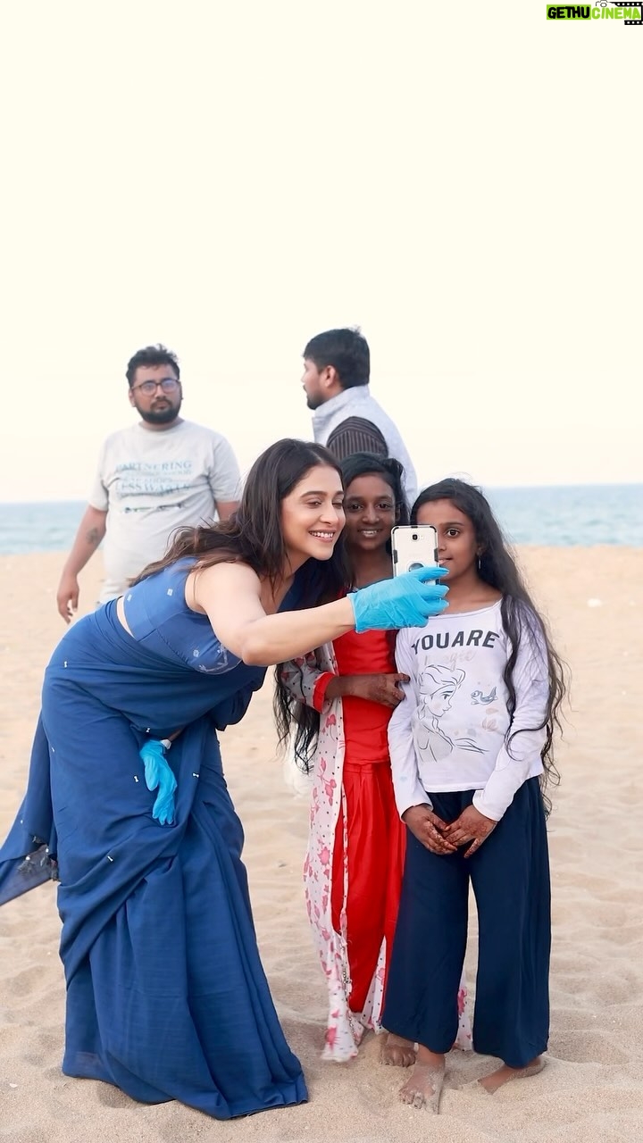 Regina Cassandra Instagram - “Why are you wearing a saree for a beach clean up?!” - a question I was repeatedly asked this very day and it only left me smiling to myself. To me, it’s always been about the ethos we carry and not about the attire so much. And haven’t we all seen our help champion a saree with utmost grace? Amidst the shimmering sands of Chennai, I found myself defying stereotypes with every step. While sarees often grace elegant soirées, here, they become symbols of a deeper intention - a commitment to our coastline well being. This Earth Day (22nd April), let’s rewrite the narrative, celebrating tradition while championing change ❤️ #earthday #planetvsplastic