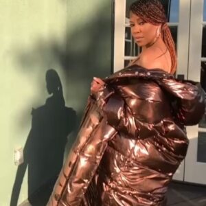Regina King Instagram - @beyonce I don't know where I'm going in LA in this, but Imma be ICY when I get there!❄🤎
#icypark Thankyou🤎🤎🤎