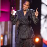 Regina King Instagram - Black Girls Rock 2019 Styled by: @waymanandmicah @oscardelarenta @chopard @malonsouliers Makeup : @oslynholder Braids: @angiehairstyles Hair styled by: @touched_by_tiff Nails: @misspopnails