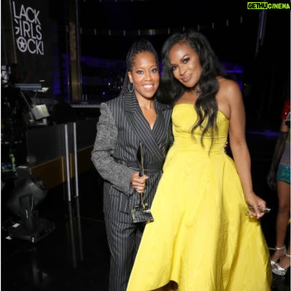 Regina King Instagram - #blackgirlsrock2019 Tonight 8/7 pm central on @bet 💜Showering love on each other💜