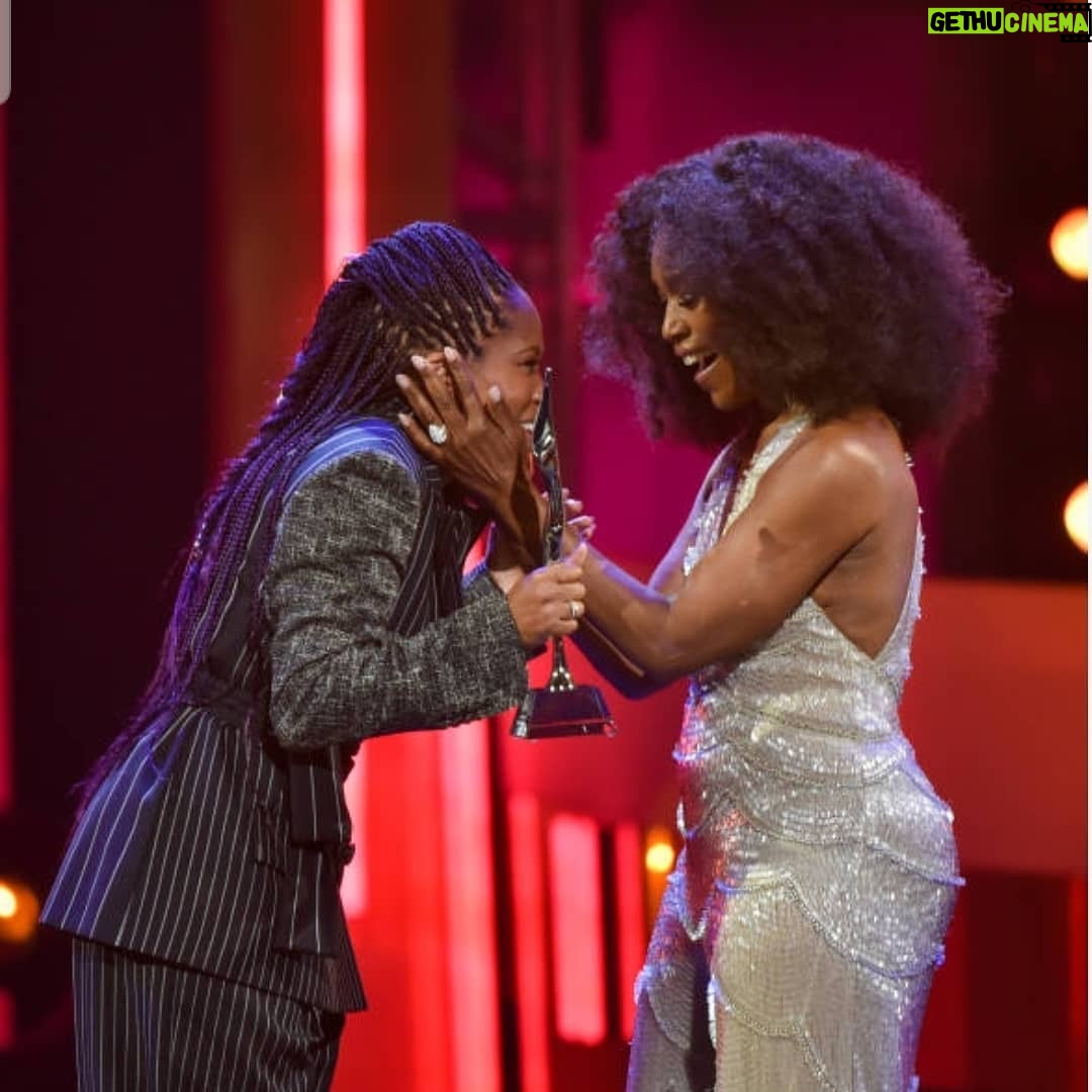 Regina King Instagram - #blackgirlsrock2019 Tonight 8/7 pm central on @bet 💜Showering love on each other💜