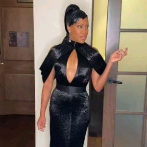 Regina King Instagram - My 1st AMAs
-when the glam squad comes thru you play Badu
-sharing your first with your favorite -cuz I think its a cute pic 👀
-and the category is...winners circle
-Lizzo's Mama is so pretty
-you know you the ish when you got emmy winners photobombing yo pic
-his smile so cute I had to "Post"😜
-and Artist of the year is....
-congrats @taylorswift 😘🥰