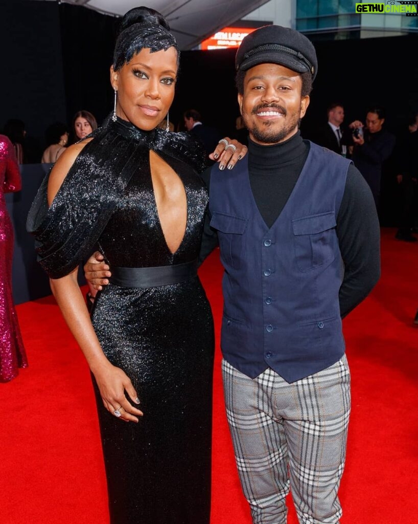 Regina King Instagram - My 1st AMAs -when the glam squad comes thru you play Badu -sharing your first with your favorite -cuz I think its a cute pic 👀 -and the category is...winners circle -Lizzo's Mama is so pretty -you know you the ish when you got emmy winners photobombing yo pic -his smile so cute I had to "Post"😜 -and Artist of the year is.... -congrats @taylorswift 😘🥰