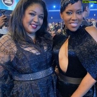 Regina King Instagram - My 1st AMAs -when the glam squad comes thru you play Badu -sharing your first with your favorite -cuz I think its a cute pic 👀 -and the category is...winners circle -Lizzo's Mama is so pretty -you know you the ish when you got emmy winners photobombing yo pic -his smile so cute I had to "Post"😜 -and Artist of the year is.... -congrats @taylorswift 😘🥰