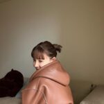 Reina Triendl Instagram - プレゼントでいただいたアウター☺︎ 軽くて、あたたかい！ たくさん着たいと思います💪 親友がブラックを着ていたのだけど、そちらもかなりかわいかったです❤︎ 実は今、ちょこっととある作品の撮影に参加させていただいていて…みなさまに喜んでいただけるよう精一杯頑張ります✌︎