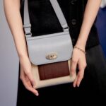 Reina Triendl Instagram – 今日から阪急うめだ本店にて
「Mulberry x Paul Smith」のポップアップショップが開催中です🐿️

朝から行ってきちゃいました🚄

オリジナルのドローストリングトラベル
ポ ーチセットがもらえるキャンペーンもあるのだそう♡

ポップアップは10月3日までです😉

#MulberryxPaulSmith
#PR