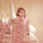 Reina Triendl Instagram - @dior 🕊️♡ House of Dior Ginza にて行われている 「ディオリビエラ」のポップインストアへ🐅🦒 虎や猿のモチーフやアンニュイなピンクのお洋服は幻想的な旅を思い起こさせてくれる…🦩♡ カフェ ディオール by ラデュレにもお邪魔して優雅なひとときを過ごさせていただきました #DIORIVIERA  #cafediorbyladuree #SupportedbyDior #PR