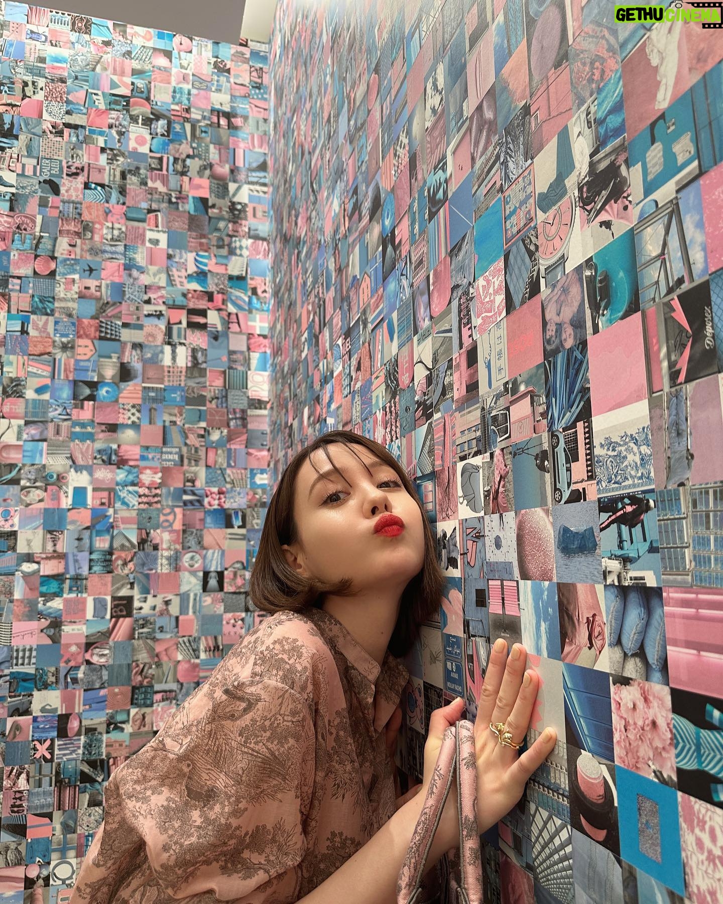 Reina Triendl Instagram - @dior 🕊️♡ House of Dior Ginza にて行われている 「ディオリビエラ」のポップインストアへ🐅🦒 虎や猿のモチーフやアンニュイなピンクのお洋服は幻想的な旅を思い起こさせてくれる…🦩♡ カフェ ディオール by ラデュレにもお邪魔して優雅なひとときを過ごさせていただきました #DIORIVIERA #cafediorbyladuree #SupportedbyDior #PR