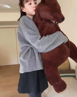 Reina Triendl Instagram - しふく〜🐬
ミニスカート大好きな冬。

タグ付けしたよ🏷️
ダウンは　#comoli 。