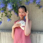Reina Triendl Instagram - お気に入りポーチ🤤 @kadora_11j のグッズです♡ バッグの中を整理したいときに、便利😚 ウソ婚、観ていただけてますか♡？ 3話まだの方はぜひ配信で😉 4話もお楽しみにー☺️
