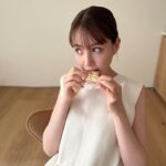 Reina Triendl Instagram – 私の夏🍃

@bemyflora のカラダに優しいおやつ食べたり😋

@chloe × @teva のサンダル履いたり👡

ピラティスに行ったり🤸‍♂️(ポーズが意外とキツくて笑っちゃってる)

大好きなお蕎麦屋さんに行ったり🍃

ゴロゴロしたり、
にゃんこに癒されたり🐈

🍉☺️

あ、1枚目と2枚目のワンピースは、
@intimite_onemile のです。
ヘビロテしてる😚